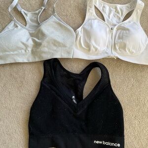 Lot 3 sport bras size large Jockey, New Balance
